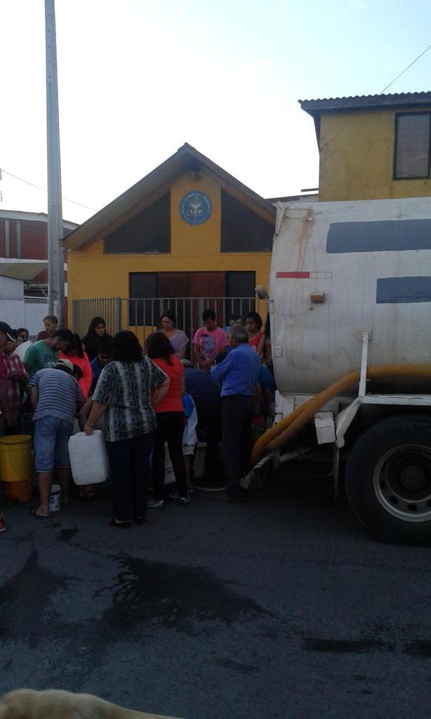 krissanimation's tweet photo. en el dia mundial del agua corte del vital elemento en ovalle desde las 14:00 hrs #ovallesinagua http://t.co/5kZrj10iUT