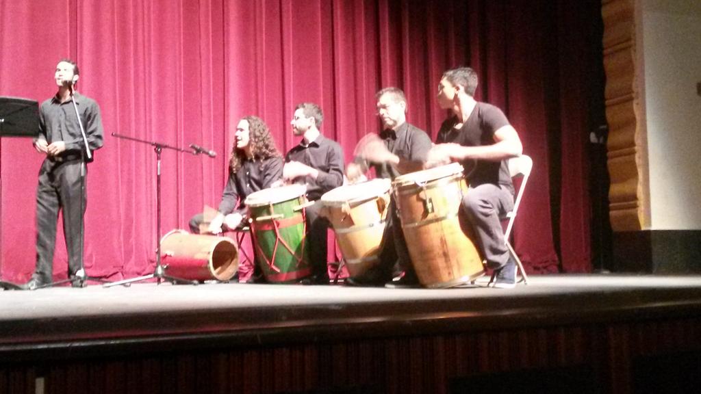 rafaelochaves's tweet photo. Música de nuestra tierra para cerrar #MomentosMusicales  Teatro @uprrp  @UPRInforma #ConjuntoCriollo #SondelaPeronía http://t.co/wB5hX30TtY