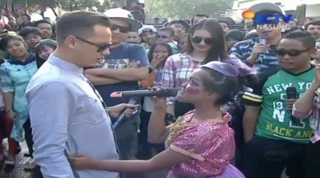 dhikacungkring's tweet photo. ogaahhhhh @SCTV_: Papi @dhikacungkring jangan galak-galak dong sama SI Locot hihihi #Nginbox http://t.co/e87eC4MOTj”