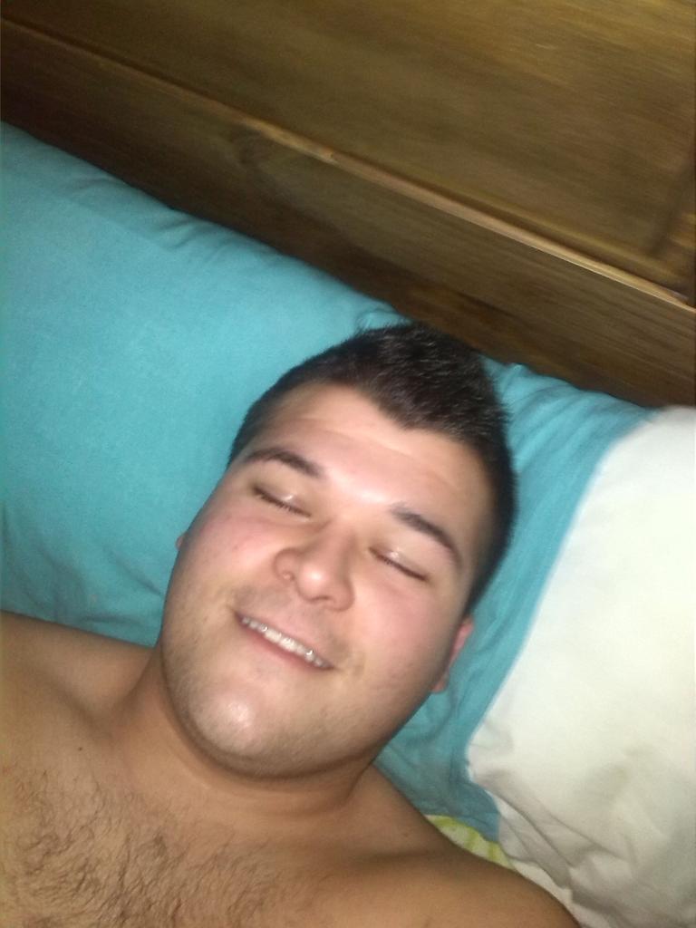 DjManuBpm's tweet photo. Después de un gran fin de semana a dormir gente feliz noche 4:) http://t.co/sC47PDoi44