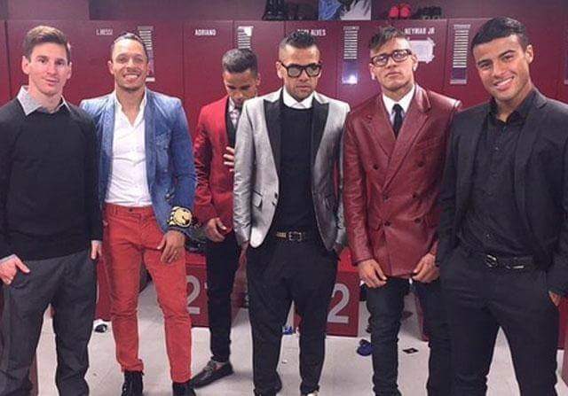 JuampeZizou's tweet photo. Neymar-Alves, les mola el estilo rollo retrasao mental,con las perras q tienen y contratan al peor estilista dl mundo http://t.co/qaP20Jb6DL