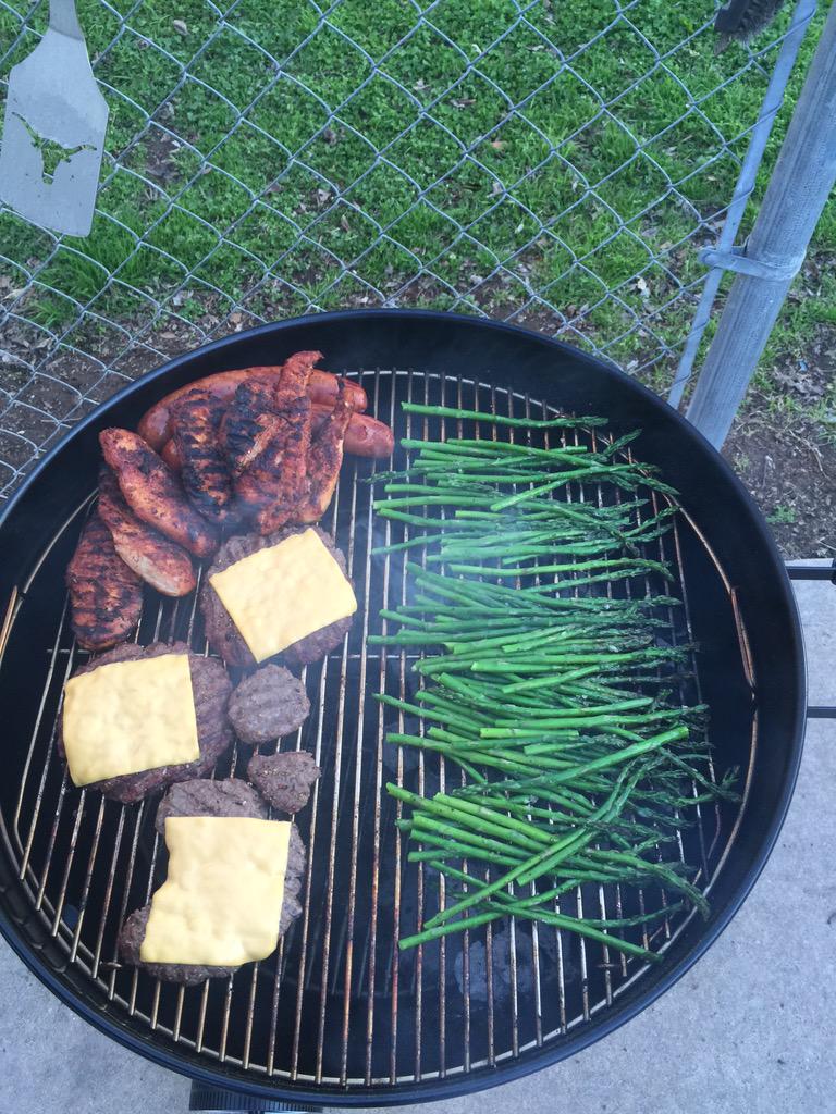 mikethompson83's tweet image. @WeberGrills 2nd weekend on the silver. #kettlelife #grill4life #believer