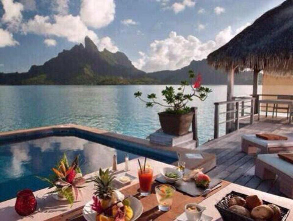 iadorewomen_'s tweet photo. I need BoraBora in my life 😍🌎🌊 http://t.co/RpZM8i4v3B