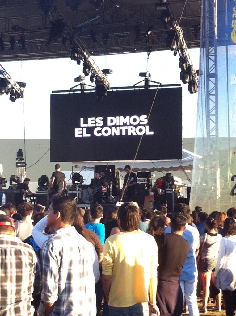 ntolerancia's tweet photo. Gran ovación para @ThermoBand en el festival @Ubiquo2015 http://t.co/6CCRUJWB8y