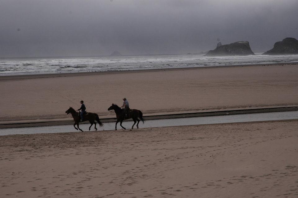 AdventureOregon's tweet photo. With #OregonAdventure spring break at hand,here are oodles of ideas for things to do outdoors. http://t.co/ROGd91wSe1 http://t.co/F9FI2ohK8p