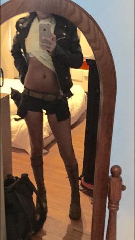 VanessaMarcilM's tweet photo. Working on the house myself and shooting @Vanessastaco #chickswhowork http://t.co/NFYK7bwrWy