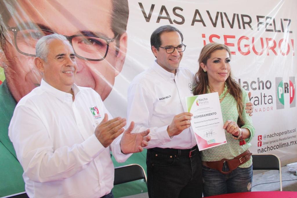 Columnista007's tweet photo. @SoyItzelRios coordina la campaña " Nacho te escucha".Le entregaron nombramiento @nachoperaltacol  y @JFranciscoAnzar http://t.co/5CKnwbz2Xi