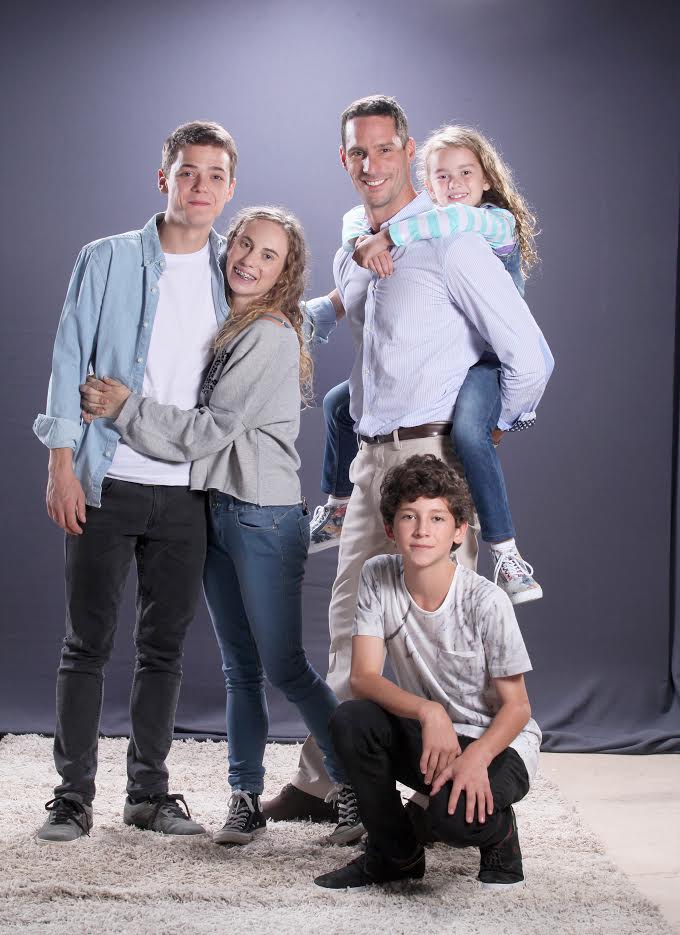 IMPERDIBLE! Descubre a los personajes de #PapaALaDeriva Mira los videos aquí! mega.cl/exclusivo/desc… /pronto x #mega "