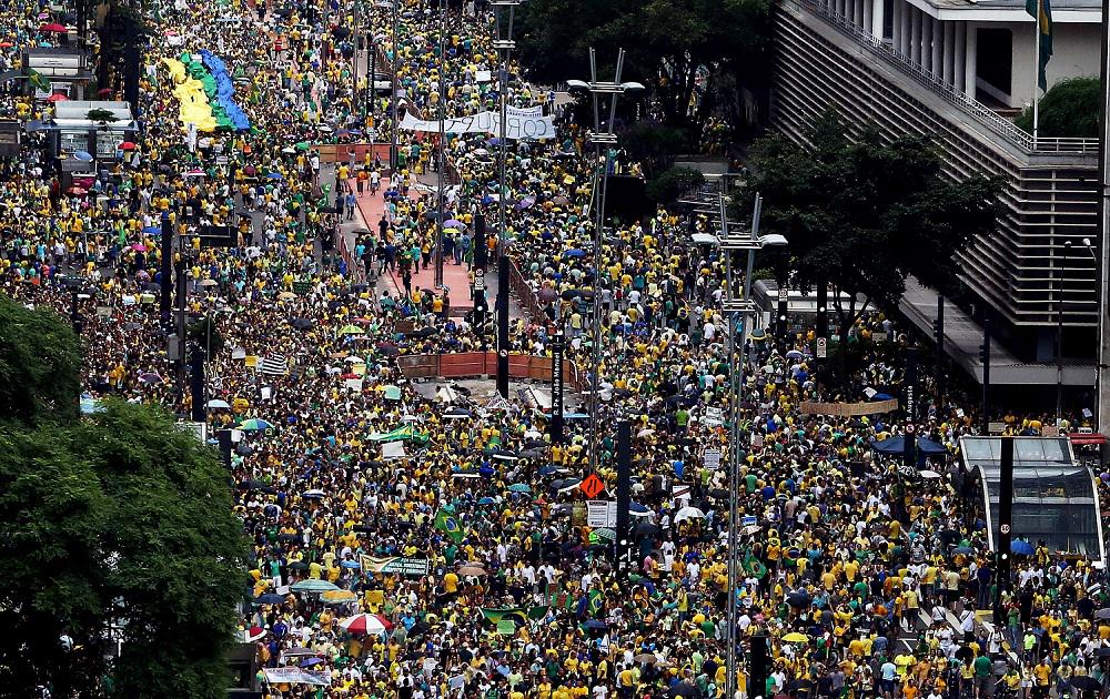 GeizeStella's tweet image. #VemPraRua12Abril #ForaDilma “@JornalOGlobo: ‘Financial Times’ prevê situação pior p/ Brasil glo.bo/1bn17DV http://t.co/mj4BISgNLL”
