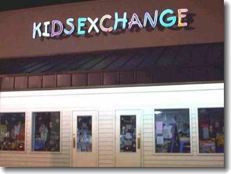 ThepowerfulPics's tweet photo. RT if you read it as "Kid Sex Change" http://t.co/tF4M56jGjA