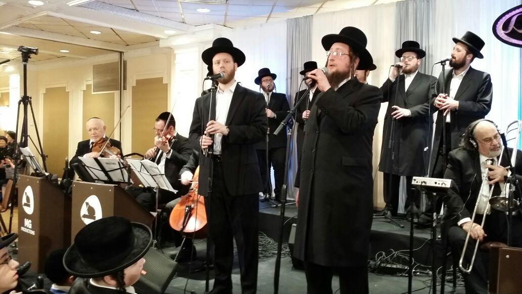 ProductionMG's tweet photo. Hacnusas S. Tora tonight with @PinnyOstreicher &amp; band @YumiLowy &amp; Suscher Gutman with @YedidimChoir #MGproductions http://t.co/gENnvCKyuK