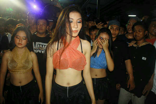 moogdums_compe's tweet photo. Looooh ini baju ka uung kenapa yaa #uung #MoogdumsCompe http://t.co/6f5lPW05BP