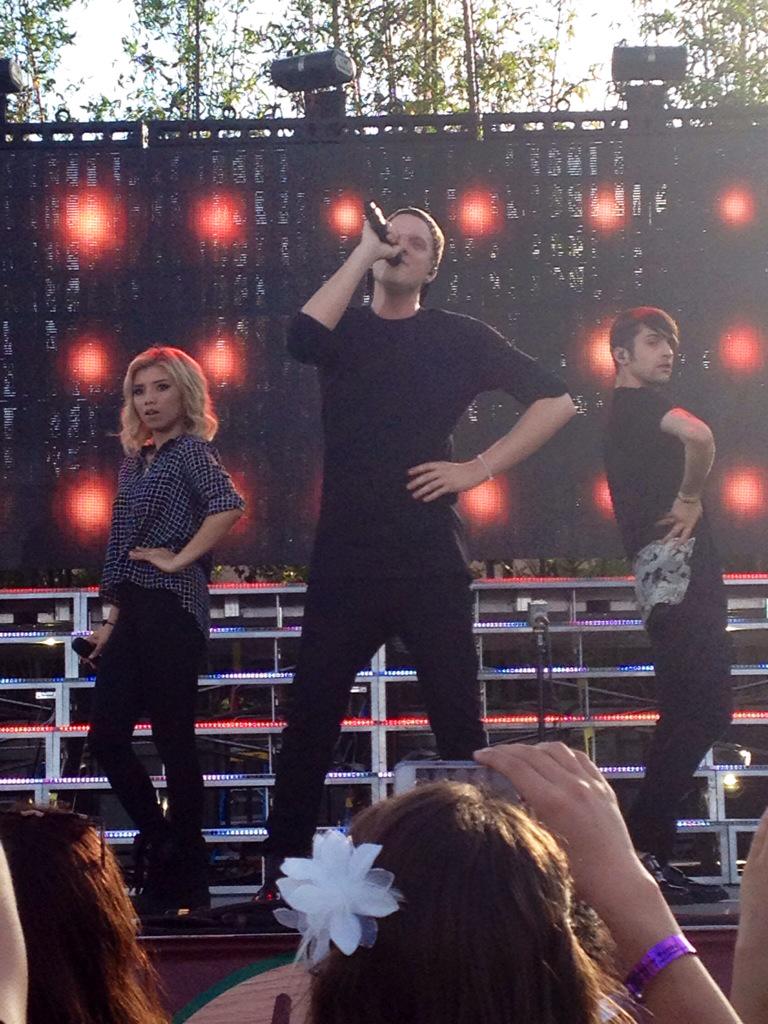 laurmorrissey_'s tweet photo. BEST NIGHT EVER #PTXTPA http://t.co/sBvWYwl1zK