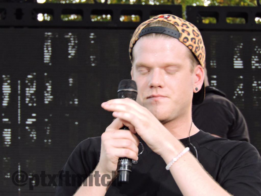 rosegoldhussar's tweet photo. #PTXTPA im doing another quick spam before I go to bed so I can get the set list http://t.co/Owbbk7upZG