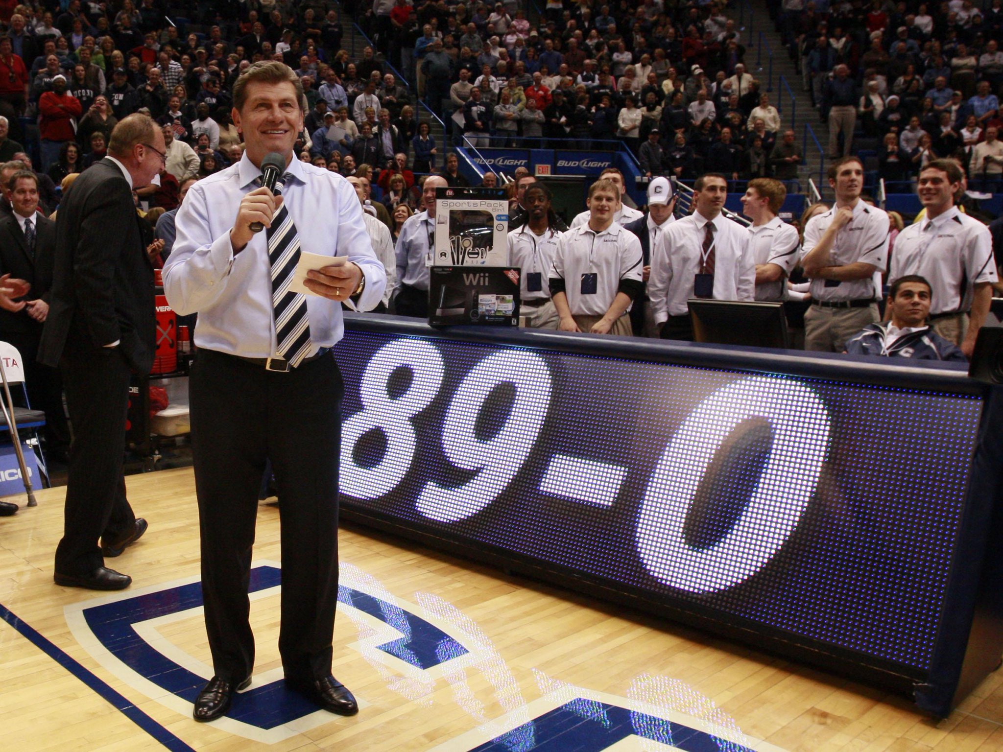 Happy Birthday to Geno Auriemma, who turns 61 today! 