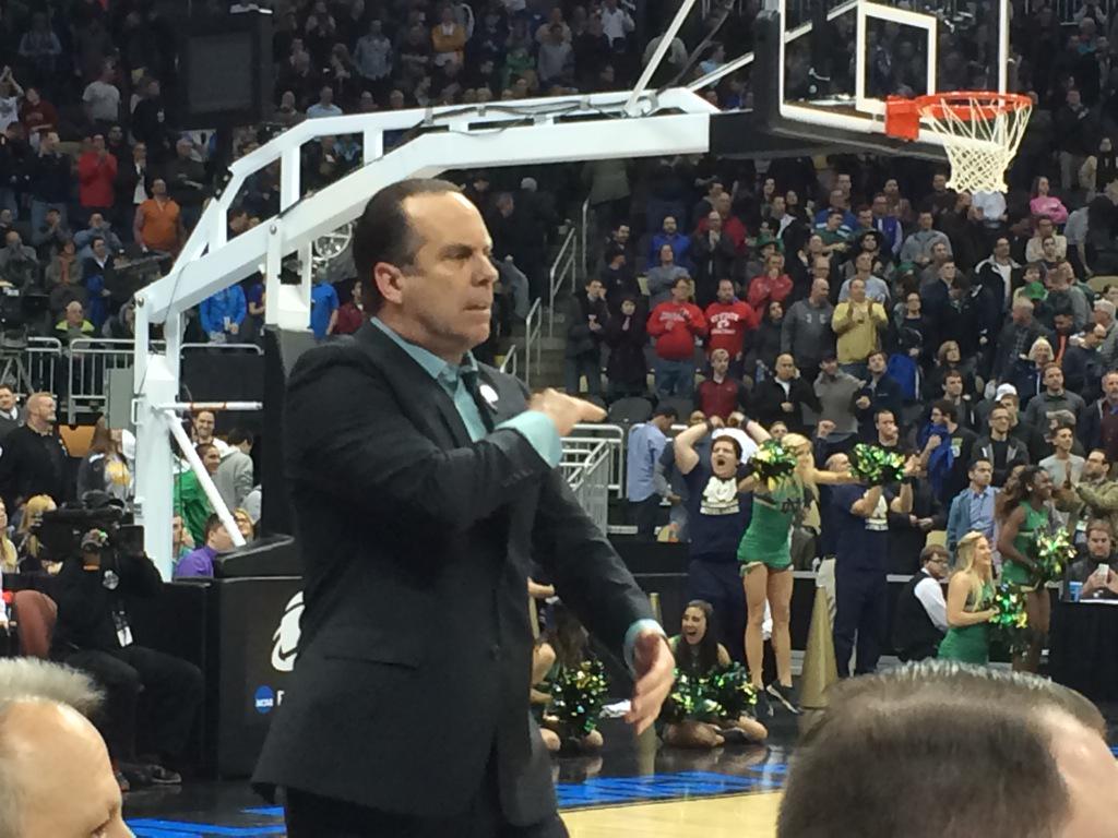 angdicarlo's tweet photo. It was cool to be there in person to see both the @ndmbb &amp; @ndwbb teams books their tickets to the Sweet 16! http://t.co/IuzBY9NBaa
