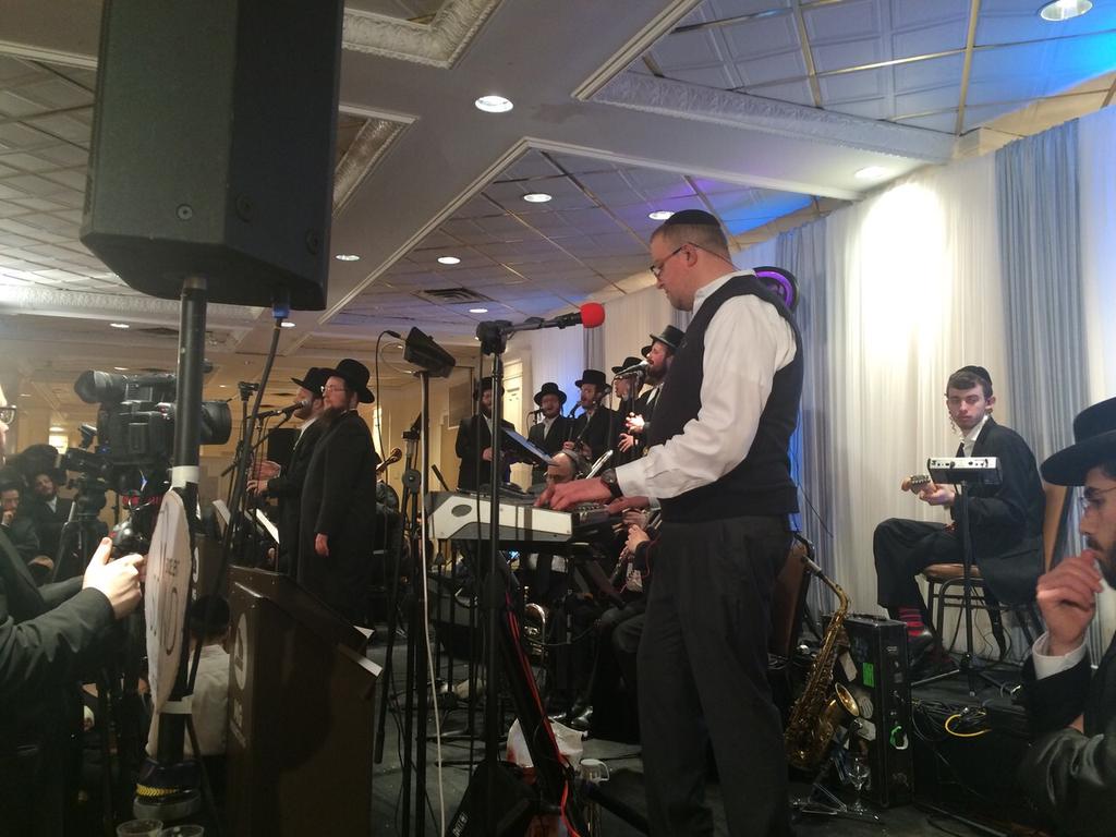 JewishMusicLive's tweet photo. Beautiful Job Tonight @YumiLowy @YedidimChoir Music By @PinnyOstreicher &amp;Band @SoundByExcelent @ProductionMG http://t.co/RffmWjOqvD