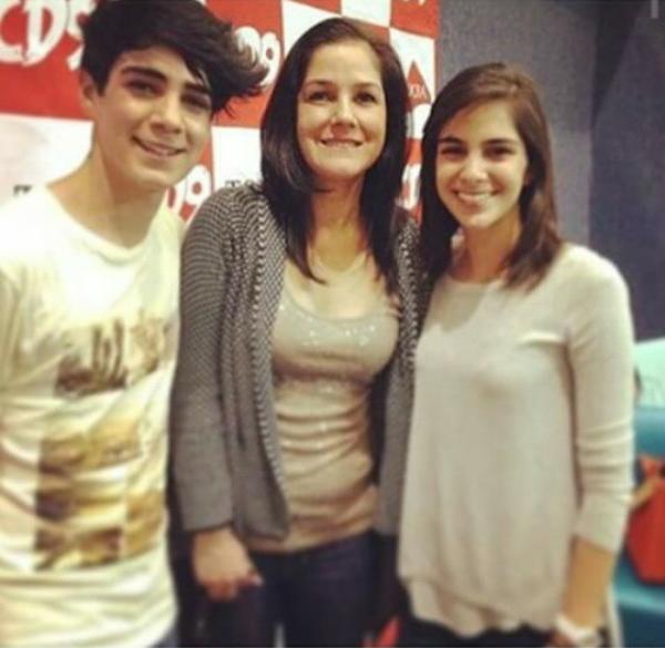 NinaaDobrev_FK's tweet photo. Familia Canela
#SlimeCD9CKA #VotaCD9 #KCA http://t.co/bhTJ7WBW11