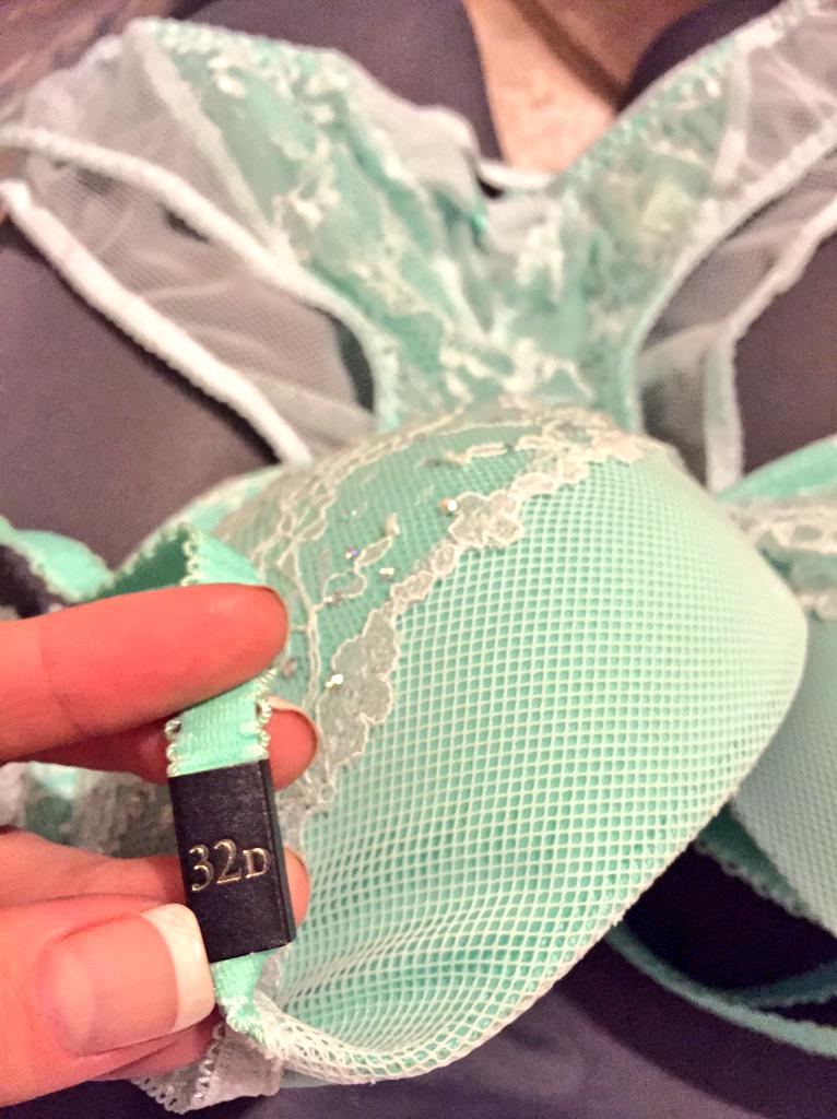 KissaSins's tweet photo. My tits are growing 😈 #natural http://t.co/1PYUsexEbP