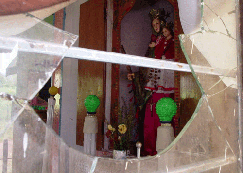 DeccanHerald's tweet photo. Six arrested for vandalising church in MP | http://t.co/IiUiokF47V File #DHPhoto http://t.co/xo1XSf1DvA