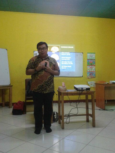 amirzuhdi's tweet image. Para guru Sekolah juara @rumahzakat , kwereeen :) &amp;gt;“@cikgu_inar: Bljr sm dr hari ini, pncerahan bgt! #NeuroTeaching http://t.co/PkoDmL7XSh”