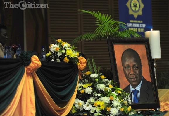 TheCitizen_News's tweet photo. Collins Chabane’s mother has accepted his death http://t.co/fnMU8sj6iu #RIPChabane http://t.co/DJYHIT425T