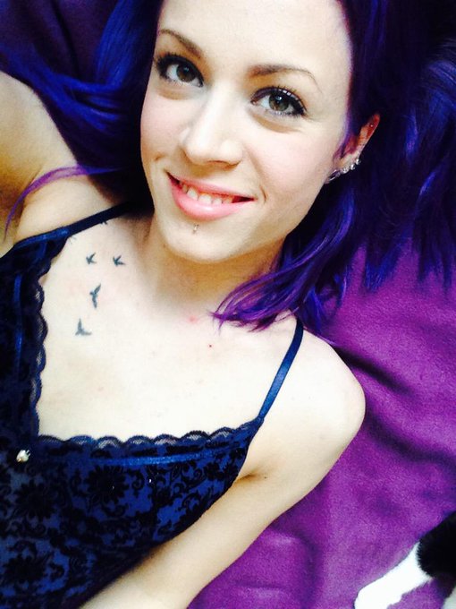 Nina has got some new hair :-) http://t.co/ghAgXTC4OR