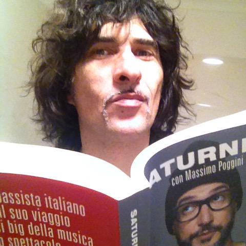 Devo ammetterlo, tra le mie letture preferite ci sono le biografie.... Poi me la autografi <a href="/Saturnino69/">Saturnino Celani</a>, ok?