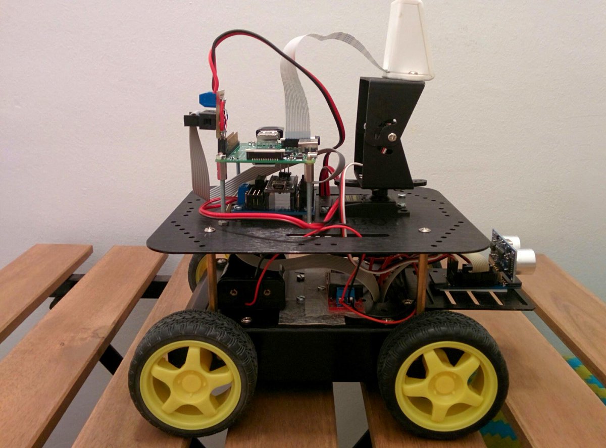 FerriTheMaker's tweet image. Robot @DawnRobotics inspired with PiCam build thx to @JordiBinefa. @Peatonnet @Dan_Aldred @AverageManvsPi @RasPiTV