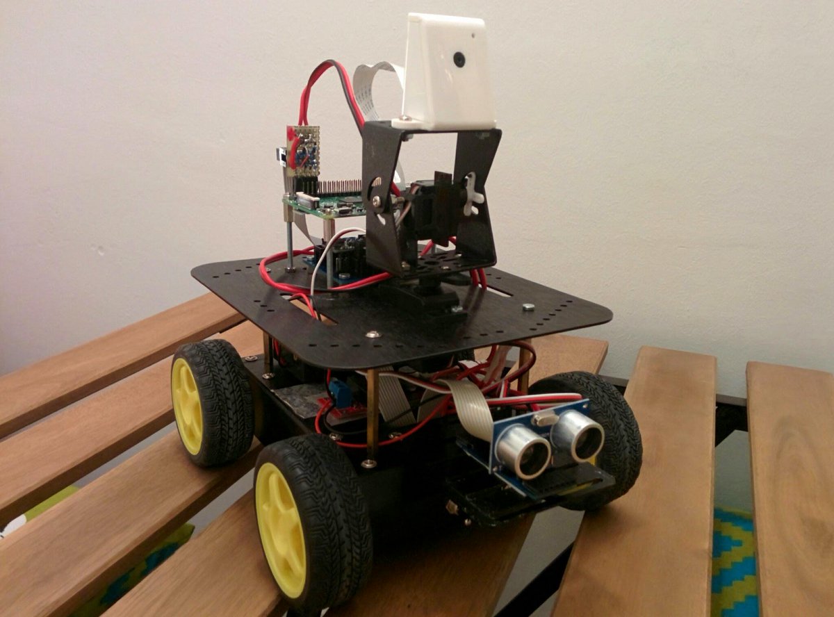 FerriTheMaker's tweet image. Robot @DawnRobotics inspired with PiCam build thx to @JordiBinefa. @Peatonnet @Dan_Aldred @AverageManvsPi @RasPiTV