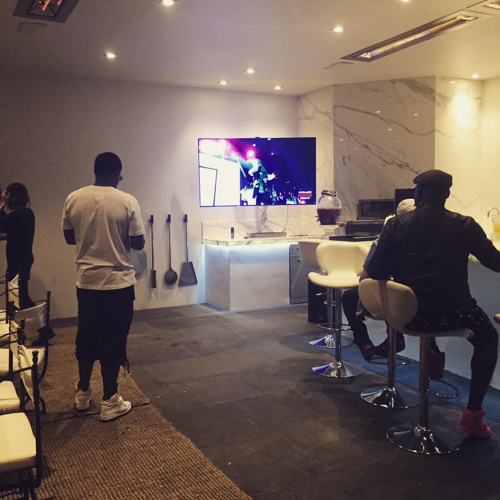whoisromii's tweet photo. At P Diddys house watching his performance on @RevoltTV #PuffSnoopMSG http://t.co/npK2GXsEPl