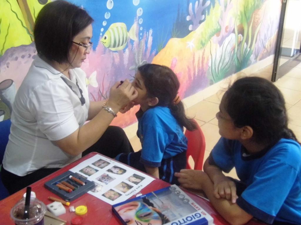 sis_plm's tweet photo. #facepainting #kids #carnival #cutie #SISPalembang http://t.co/bgGEfOxnBT