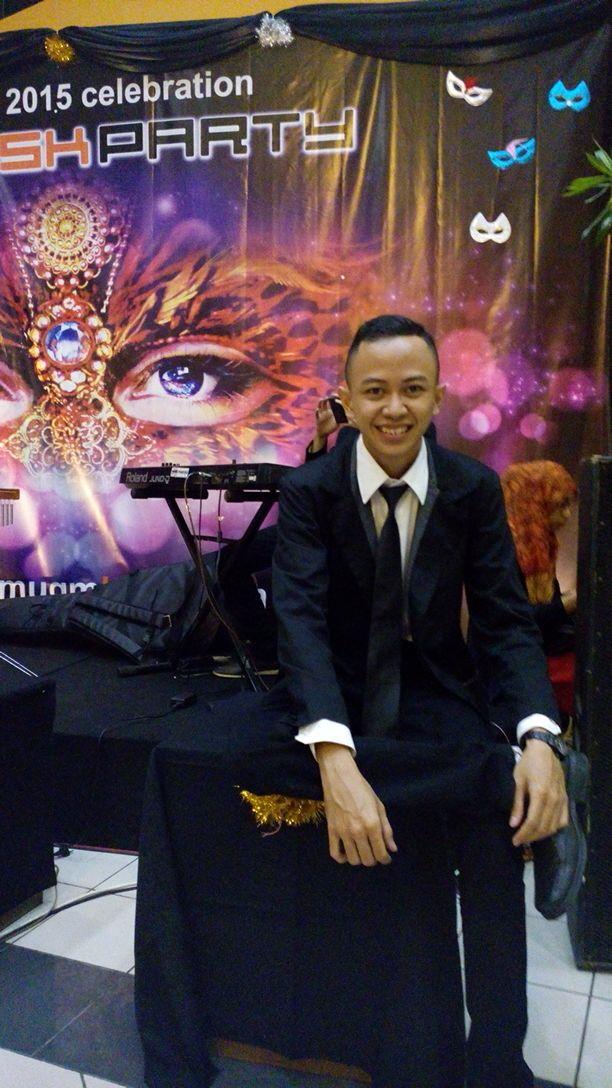 simplelifeoffcl's tweet photo. Kameranya khilaf @Annitanitanita Ada apa dengan dua pemuda ini? kok tiba-tiba jadi ganteng gini yah?@simplelifeoffcl http://t.co/Wlla2a9O3E