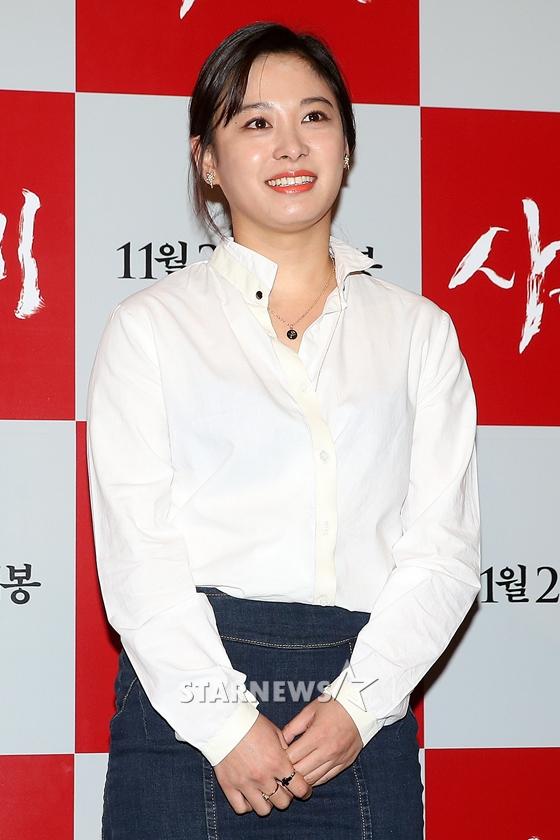 CAxJF5dUgAA8P5G.jpg:large