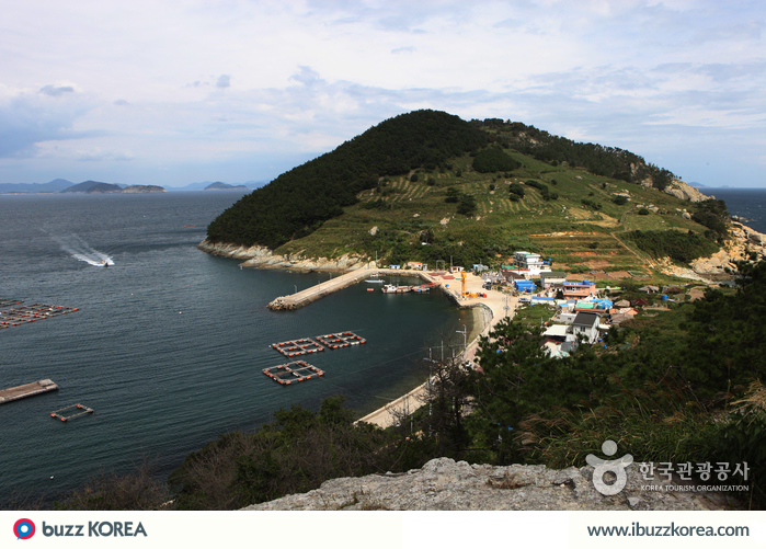ibuzzkorea's tweet photo. [K-Tour] Recently featured in a K-drama, Yeonhwa-do Island is a hidden gem with stunning views of the sea! http://t.co/dR8ViWp8GC