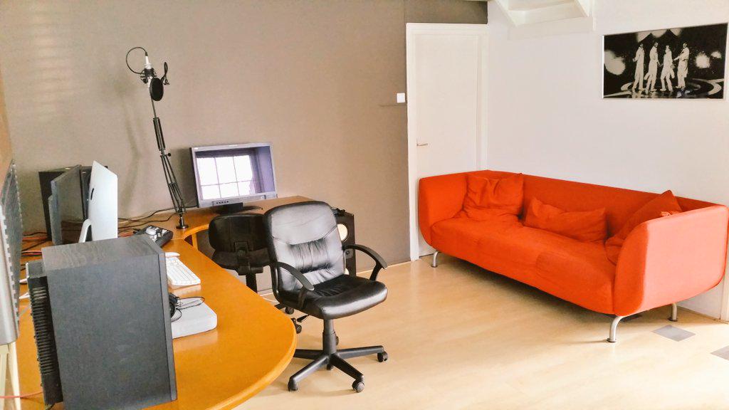 We hadden een verbouwing in de studio. Nu hebben wij een extra songwritings - en editing suite.