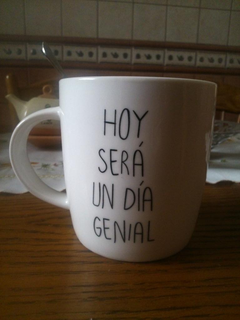 ElenaCr44's tweet photo. ¡Feliz Lunes!  😄😄🎁☕😘 @virgi089 http://t.co/iYr0i5gs3S