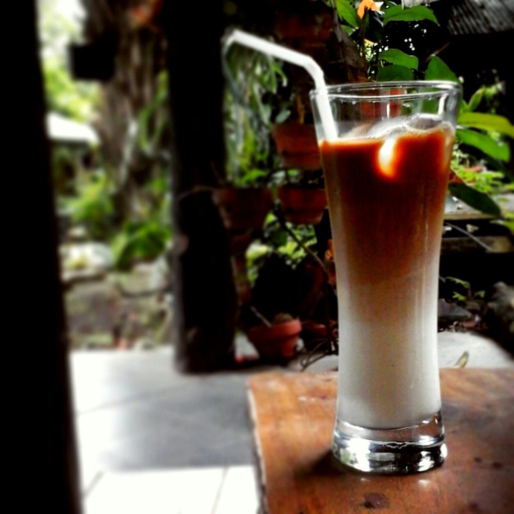 Gussaoki's tweet photo. @BreakoutNET kopi pagi/malam selalu di mix by @Ultramym soalnya rasanya pas bingits!. #UltraInBreakout http://t.co/G8hX2OIO8p