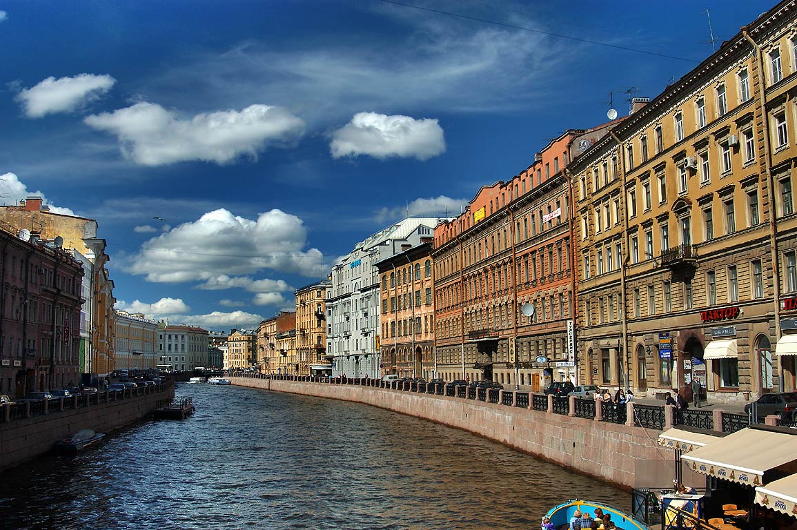 Невская улица санкт петербург. Невский проспект река. Невский проспект Нева. Санкт-Петербург Невский проспект с рекой Нева. Невская перспектива Санкт-Петербург.