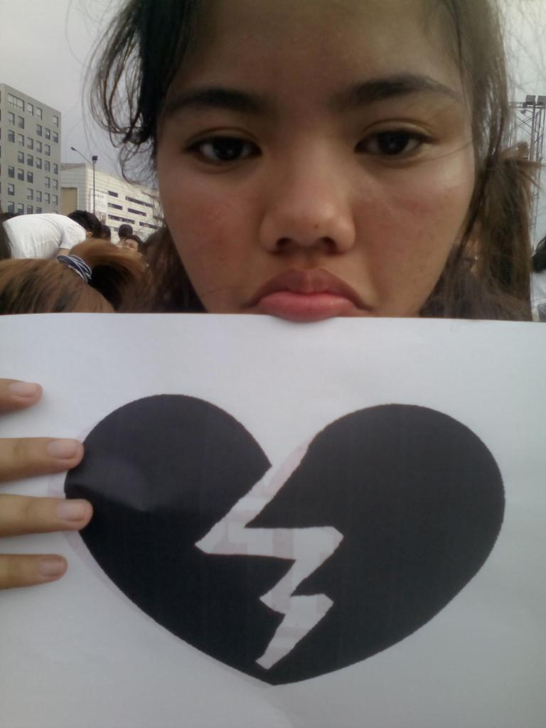 koojunhstyles's tweet image. 03.22.15 || WHERE DO BROKEN HEARTS GO? 
OTRAManila #Spinnr1D