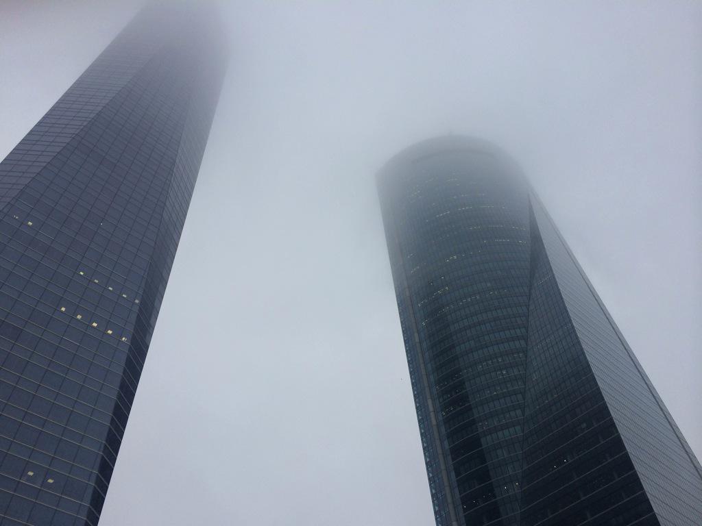 intermediae's tweet photo. #UrbanCooks tour Ruinas del futuro / Lujos colectivos, primera parada las Cuatro Torres con @basurama @josmrobles http://t.co/fQ727boSdY