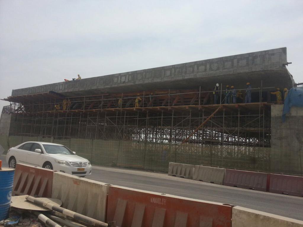 ProjectCommitee's tweet photo. فك القوالب للجسر في الجهه اليسرى http://t.co/s9FVKugF2l