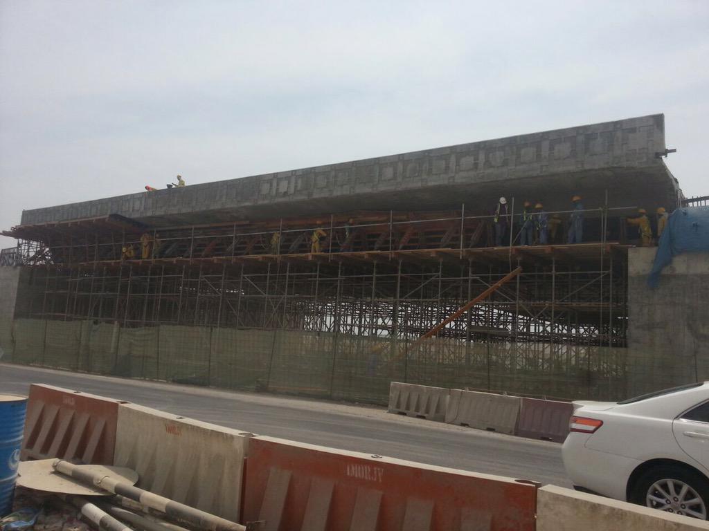 ProjectCommitee's tweet photo. فك القوالب للجسر في الجهه اليسرى http://t.co/s9FVKugF2l