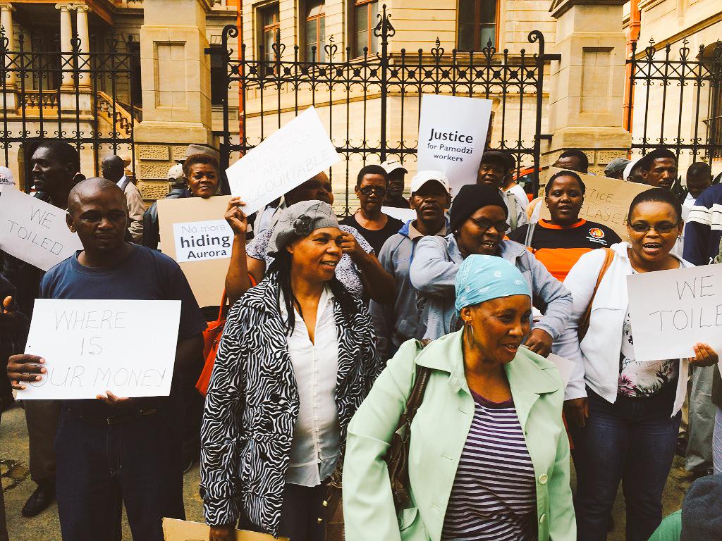 #Aurora Lede van #Solidariteit en #Cosatu buite die Pretoriase hooggeregshof #plakaatbetoging <a href="/kyknuustv/">kyknuustv</a>