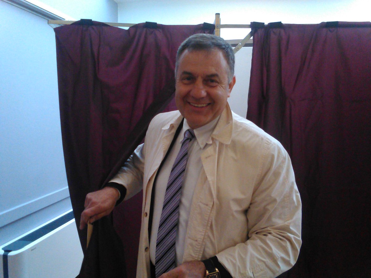 JEANRENELAGET's tweet photo. Gilles #Renoux lors du 1er tour à #Gattières #RPR #RPF #RN #Garcia #Nice3 #departementales2015 http://t.co/gNk8sDbGvv