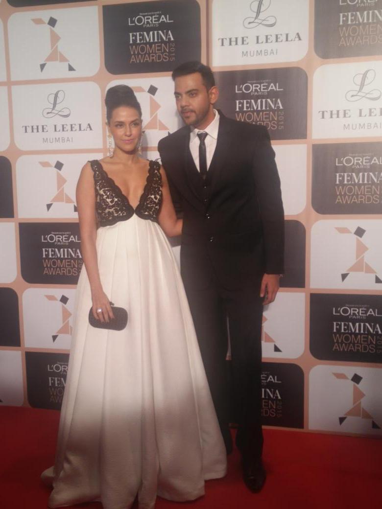 GJ_PDN's tweet photo. Check @TwitterIndia @TwitterWomen
#Bollywood diva @NehaDhupia host of #LPFWA2015 on the red carpet #Mumbai #India http://t.co/so6Vh9Idgl