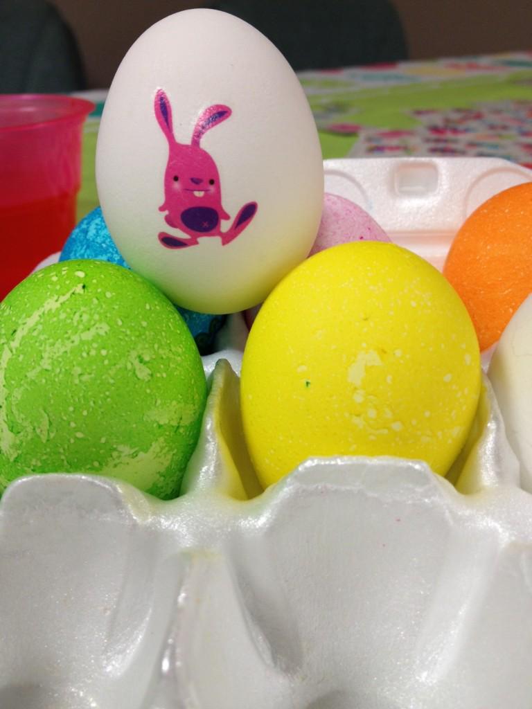 TempTattoosBlog's tweet image. Make #Easter egg decoration fun and easy with #temporarytattoos. Just follow these 3 steps: buff.ly/1b33RpN