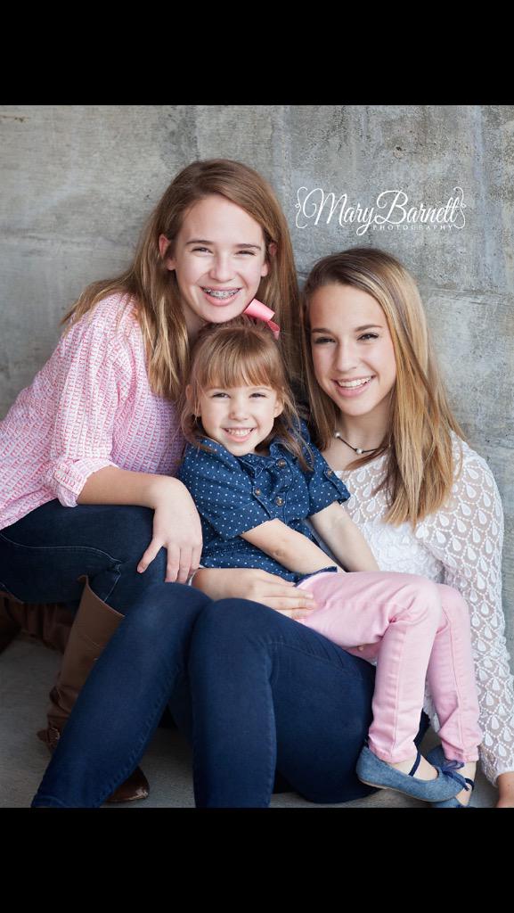 Love these sweet sisters!  #roundrockphotographer