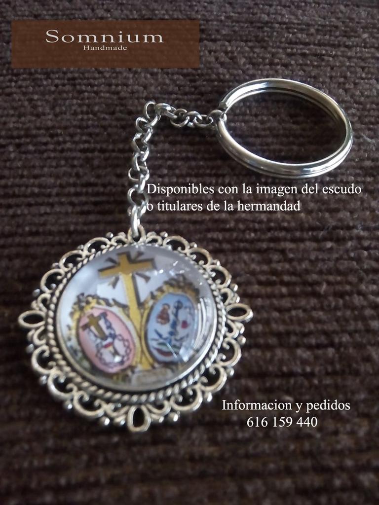 HandmadeSomnium's tweet photo. @rescatadoelche disponibles gemelos personalizados de los titulares  escudos de hermandad más información 616159440 http://t.co/RCa7KqwT2Q