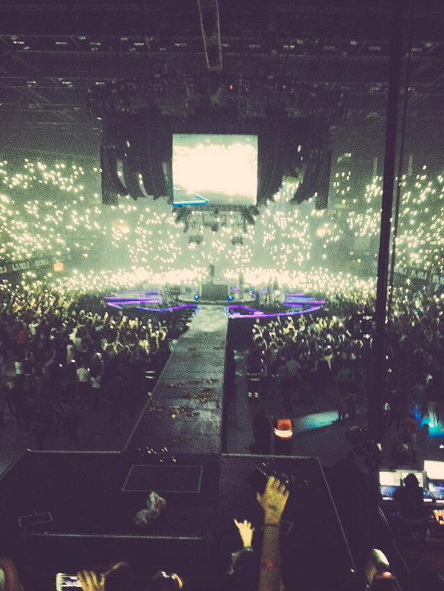 rubbe90's tweet photo. #iphoneflash #accendistatorcia #unico #dalanghiranoadassago #PopHoolistaTour #gianni @Fedez #quantohaifattobrutto π©π©π http://t.co/sya9xzVoIj